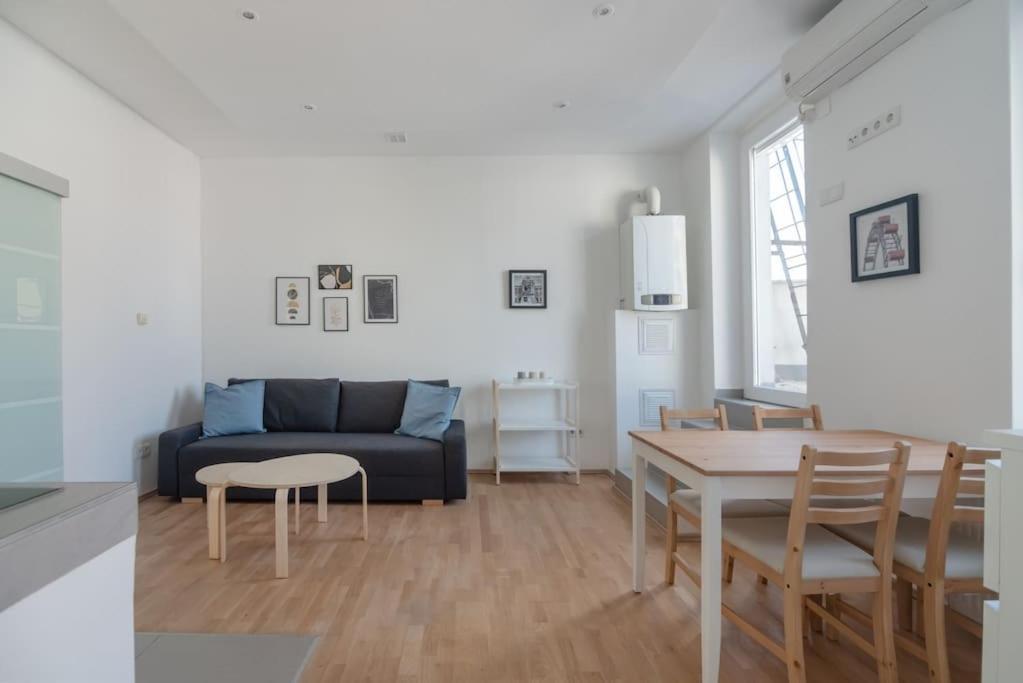 Grosse Terrasse, Klimaanlage Und U-Bahn Naehe Apartment เวียนนา ภายนอก รูปภาพ