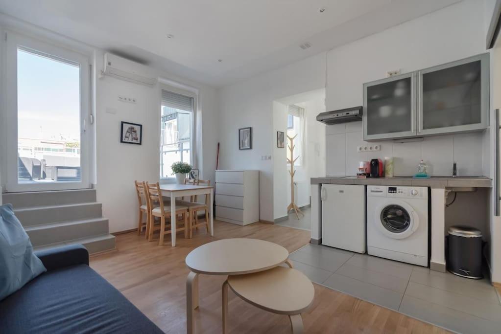 Grosse Terrasse, Klimaanlage Und U-Bahn Naehe Apartment เวียนนา ภายนอก รูปภาพ