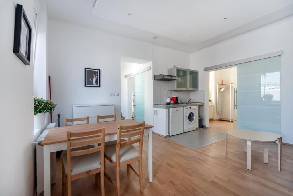 Grosse Terrasse, Klimaanlage Und U-Bahn Naehe Apartment เวียนนา ภายนอก รูปภาพ