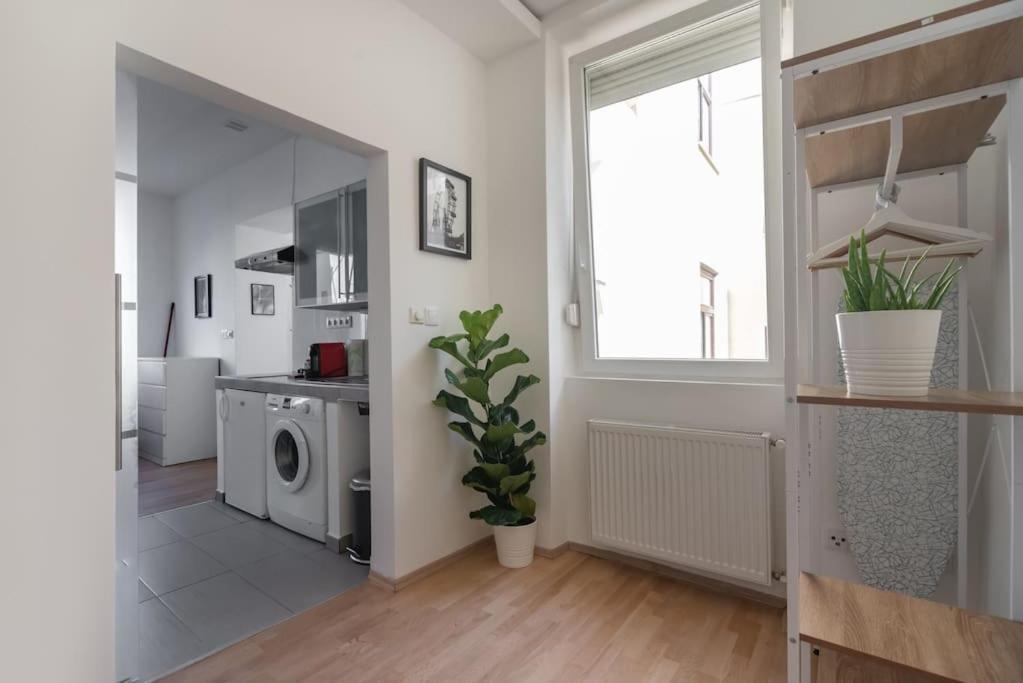 Grosse Terrasse, Klimaanlage Und U-Bahn Naehe Apartment เวียนนา ภายนอก รูปภาพ