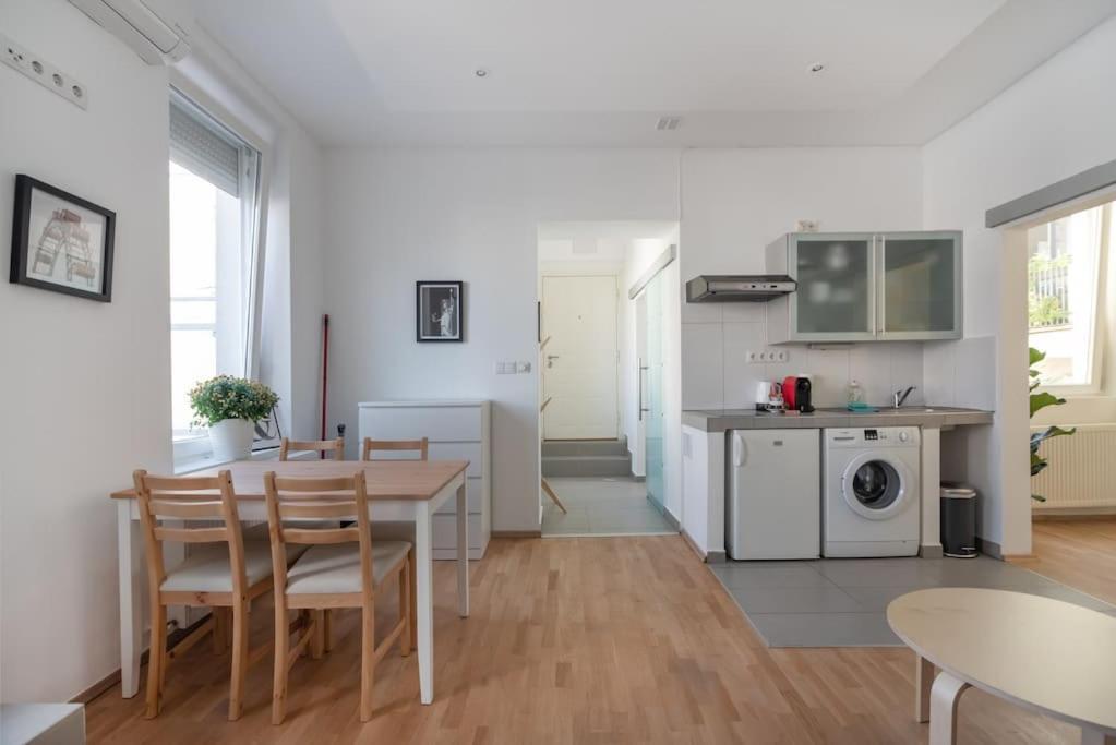 Grosse Terrasse, Klimaanlage Und U-Bahn Naehe Apartment เวียนนา ภายนอก รูปภาพ